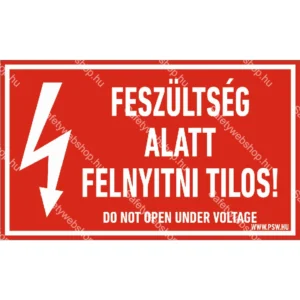 Feszültség alatt felnyitni tilos! Matrica